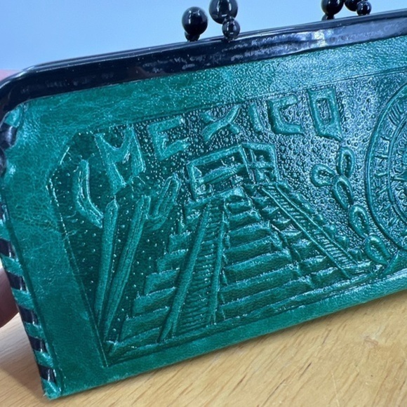Handmade in Mexico vintage tooled green kiss lock change purse - Picture 13 of 16